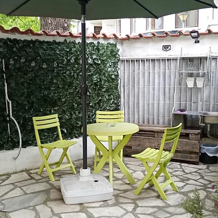 东门旅舍 招待所 *